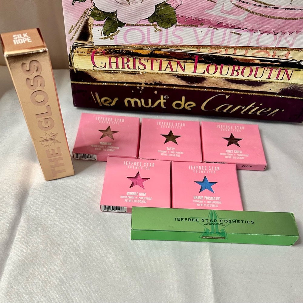 NIB BUNDLE- JEFFREE STAR MAKEUP BUNDLE